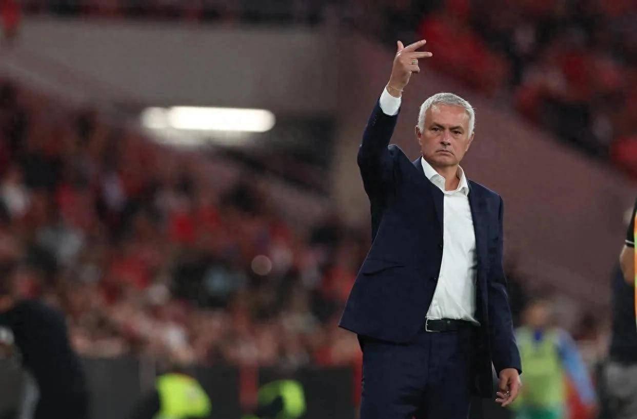 关于赛地聚焦:葡超冲刺阶段热度飙升;山东男篮回应争议;气氛紧张;控场能力受关注的信息 关于赛地聚焦:葡超冲刺阶段热度飙升;山东男篮回应争议;气氛紧张;控场能力受关注的信息