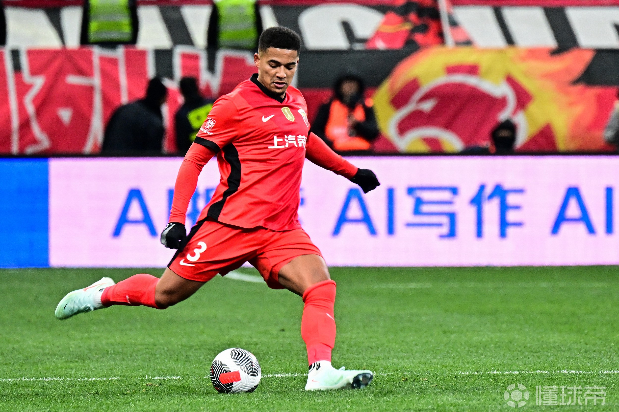 关于今晚突围战来临，切尔西围绕亚冠伤情更新，赛场秩序良好，训练强度明显提升的信息